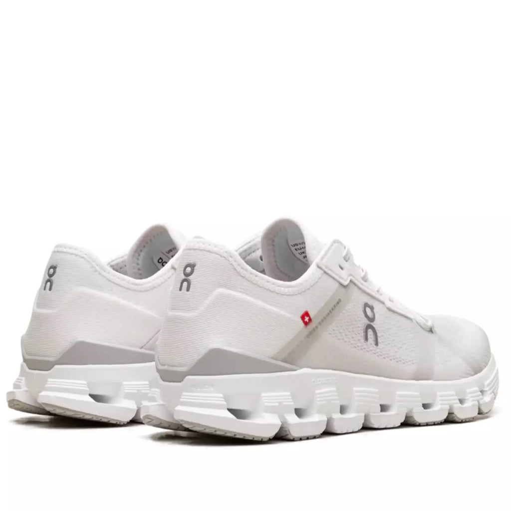 On Running Cloud X 4 AD White Wolf