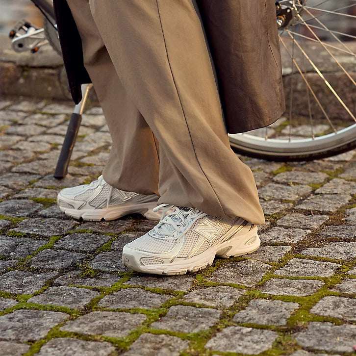 New balance 740 White with metallic silver and reflection